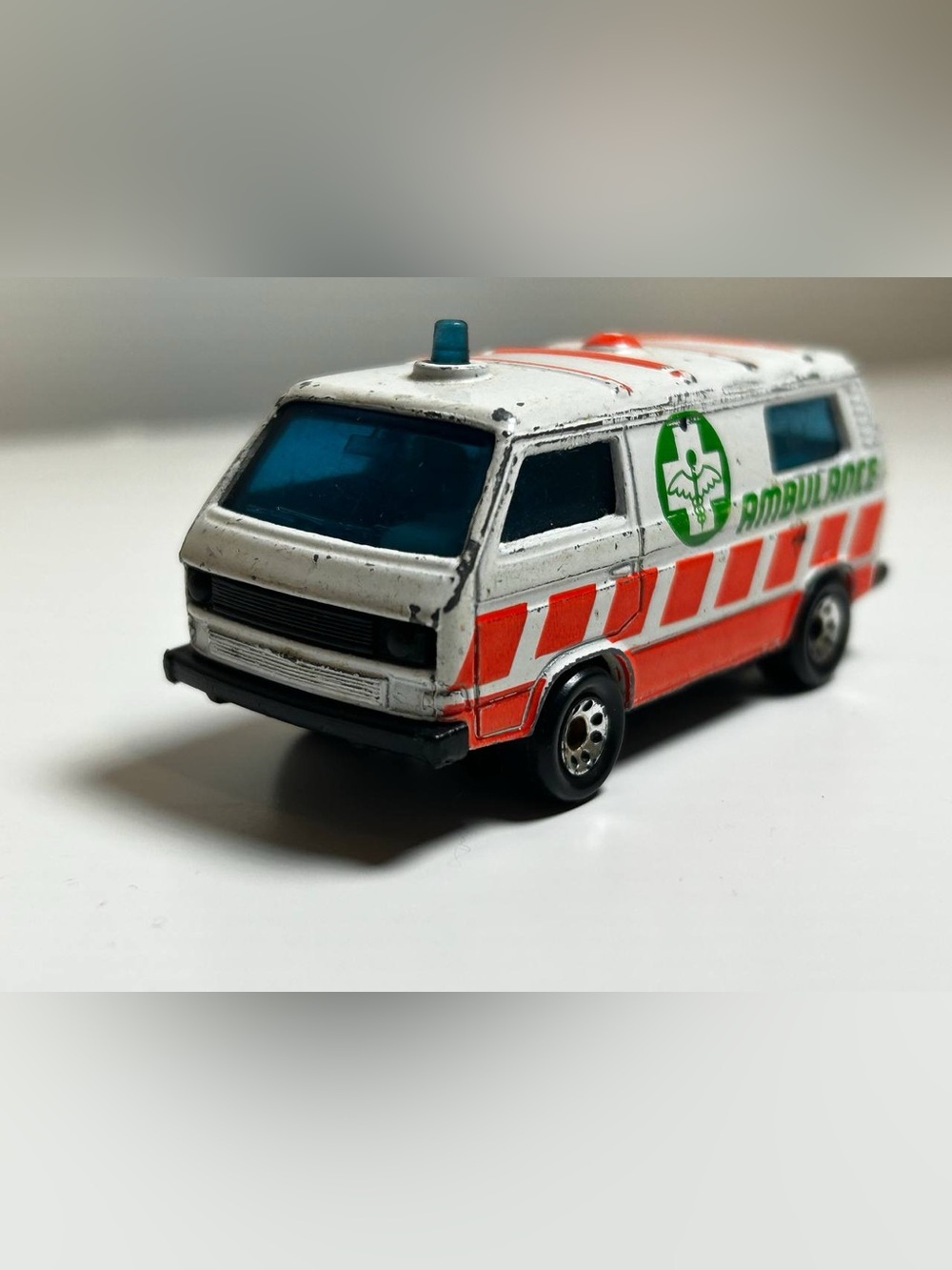 MATCHBOX VOLKSWAGEN TRANSPORTER AMBULANCE VINTAGE 1987